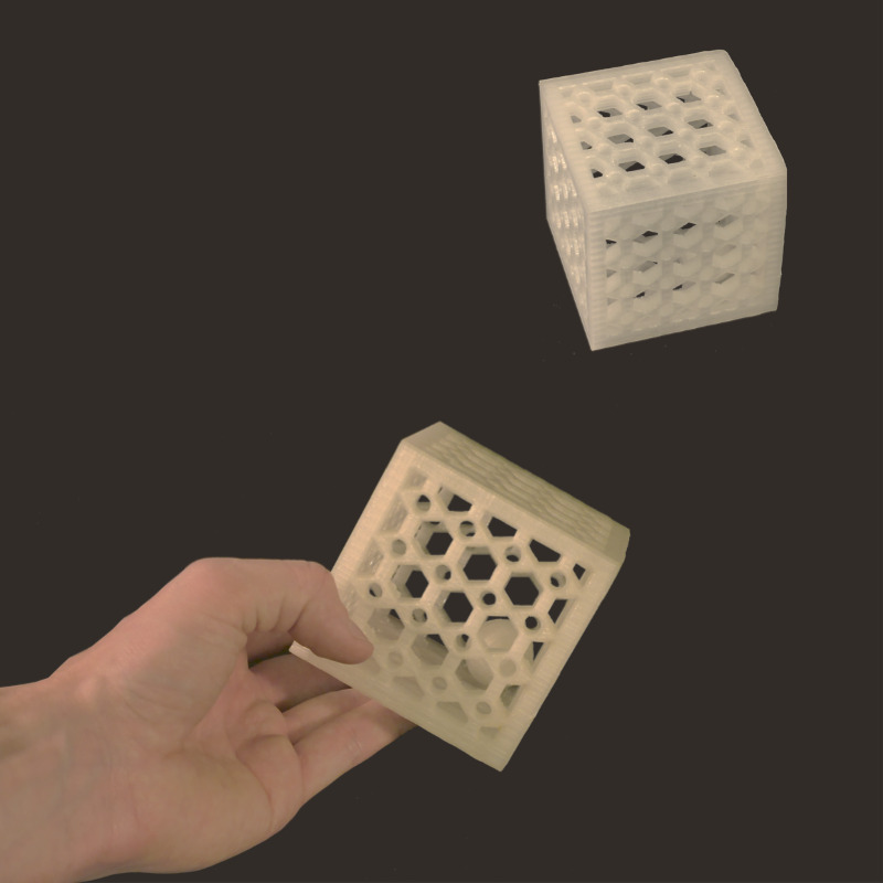FGF Fused Granulate Febrication FGM Fused Granulate Modeling tripode en acier inoxydable fritté étatPollen AM mim métal cim céramique technique impression 3D imprimante 3D granulés industriels extrusion petite série moyenne série acier inoxydable granulés thermoplastiques ouvert aux matériaux multi-matériaux