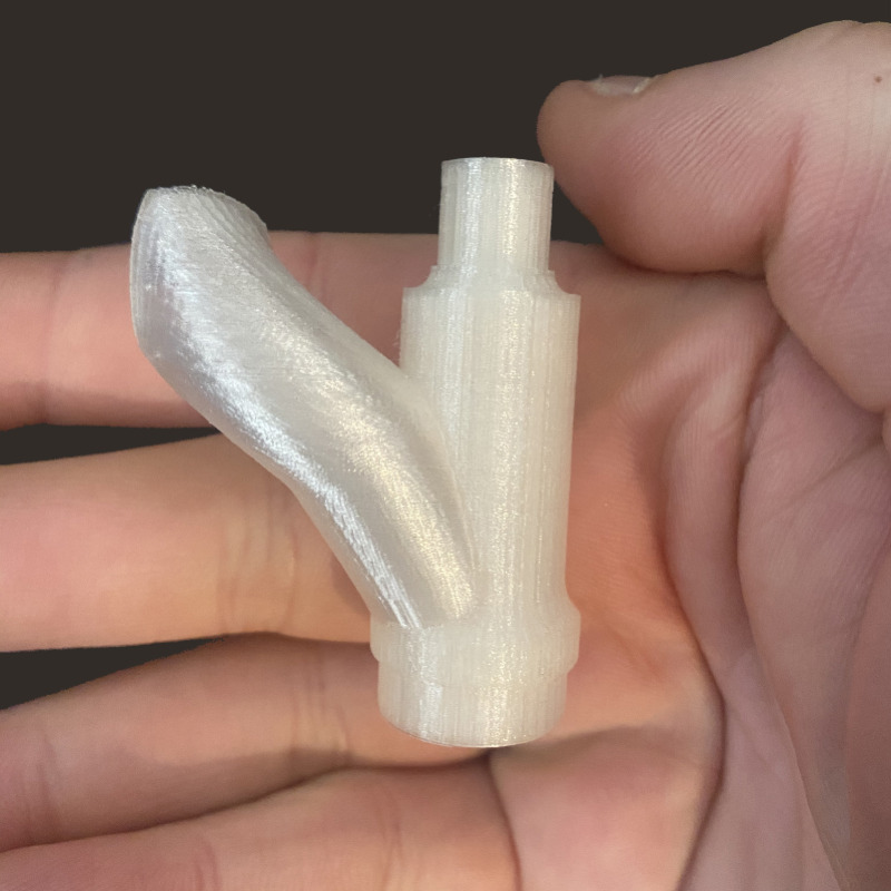 FGF Fused Granulate Febrication FGM Fused Granulate Modeling Test de torture PLA BenchyPollen AM mim métal cim céramique technique Impression 3D Imprimante 3D granulés industriels extrusion petite série moyenne série inox granulés thermoplastiques ouvert aux matériaux multi-matériaux