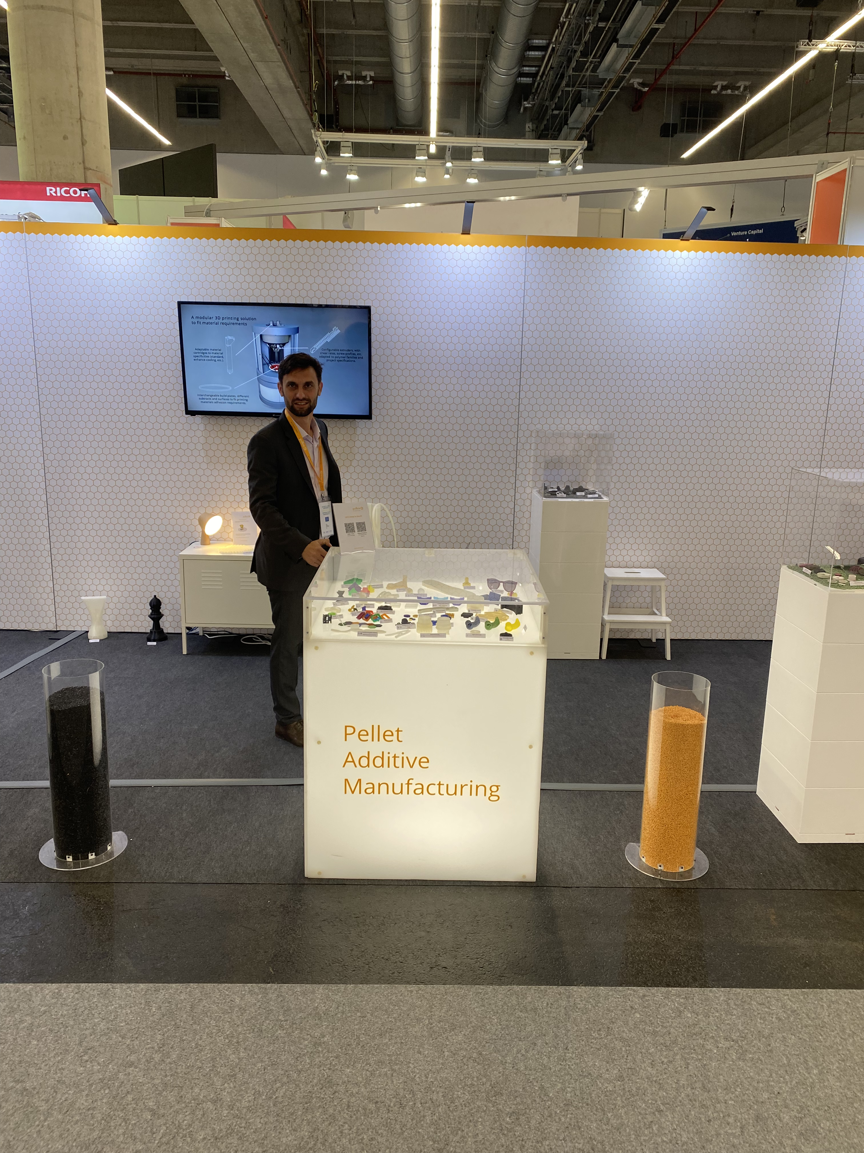 FGF Fused Granulate Modeling FGM Fused Granulate Modeling 3D print Lyon 2022 Pollen AM mim metal cim ceramic technical 3D printing 3D printer industrial pellets granules extrusion small series medium series stainless steel thermoplastic granules open to materials multi-material
